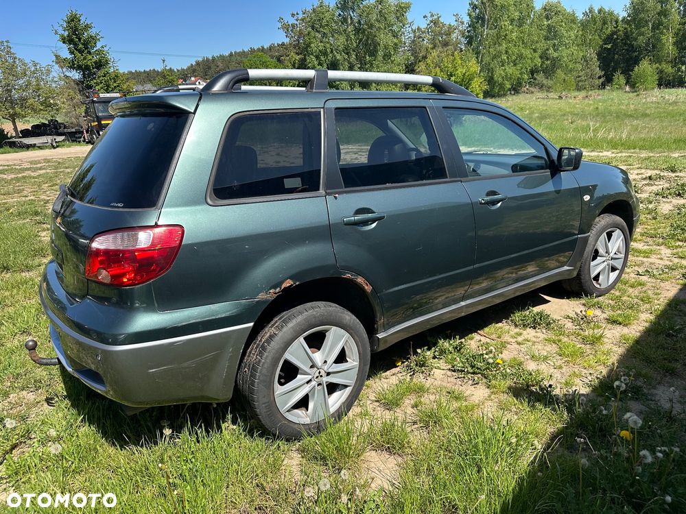 Mitsubishi Outlander 2.0 4WD Invite - 8