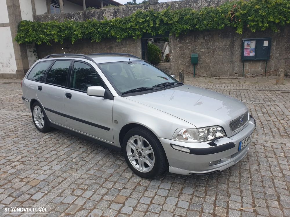 Volvo V40 Cross Country - 1
