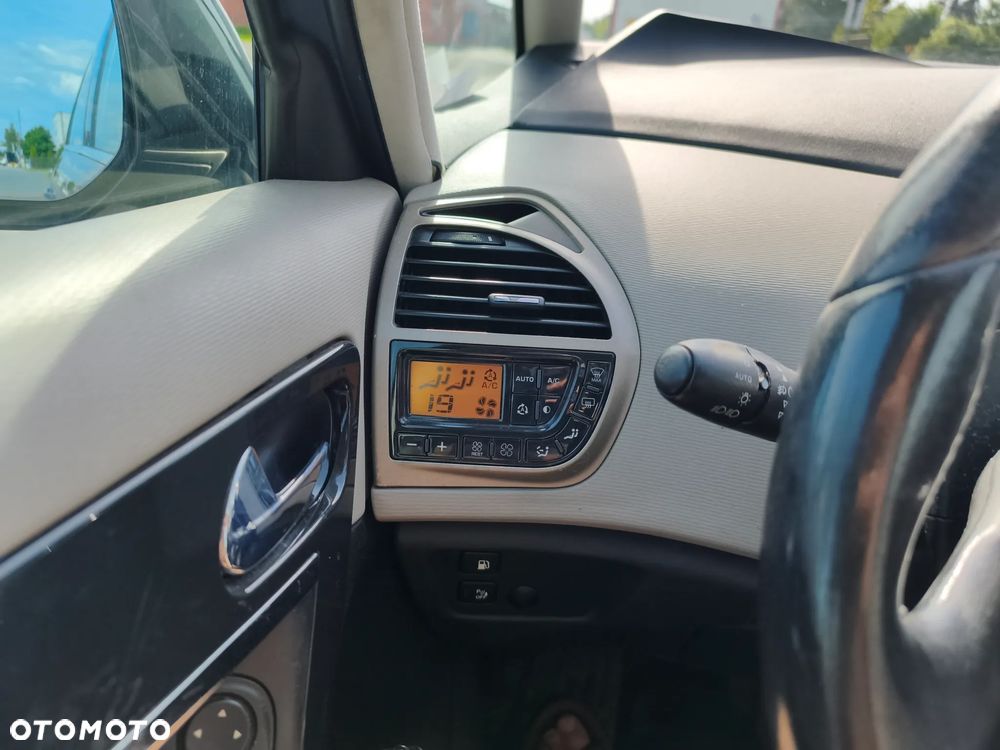 Citroën C4 Grand Picasso 2.0 16V EGS6 Exclusive - 30