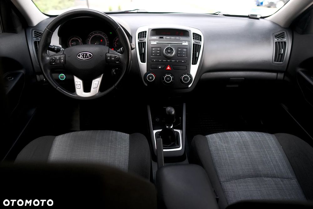 Kia Ceed 1.6 GDI Business Line - 22