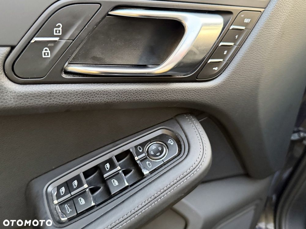 Porsche Macan Standard - 30