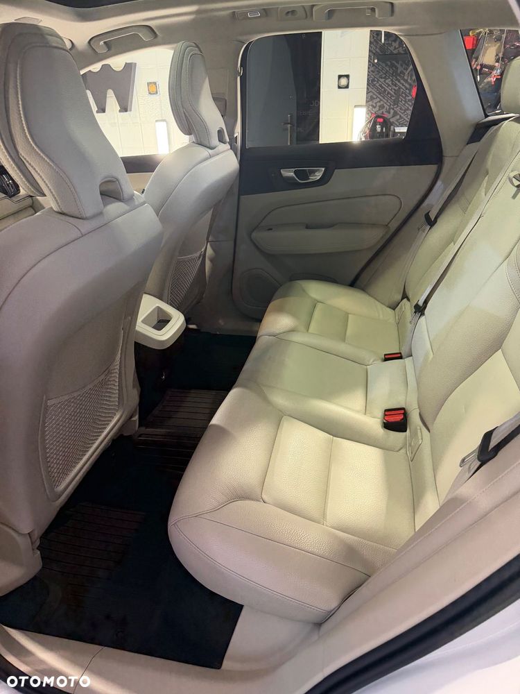 Volvo XC 60 B5 B AWD Plus Dark - 13
