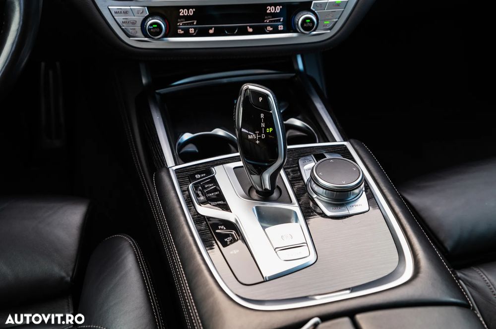 BMW Seria 7 740d xDrive MHEV - 38