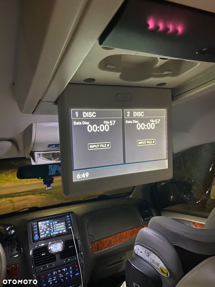 Chrysler Town & Country - 3