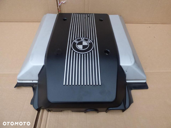 BMW E31 4.4 M62   POKRYWA SILNIKA