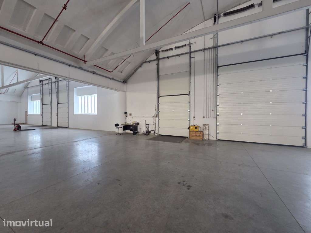 Armazém logístico recém-renovado com 5.000 m² para arrendamento - S... - Grande imagem: 4/13