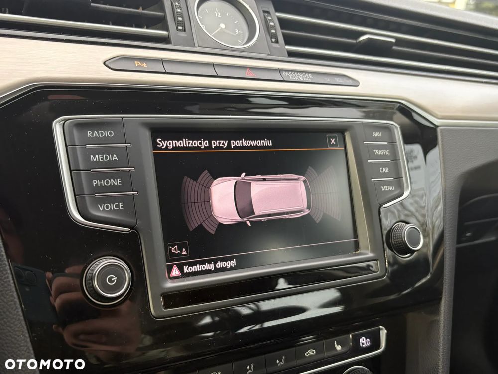 Volkswagen Passat 2.0 TDI SCR Highline - 21