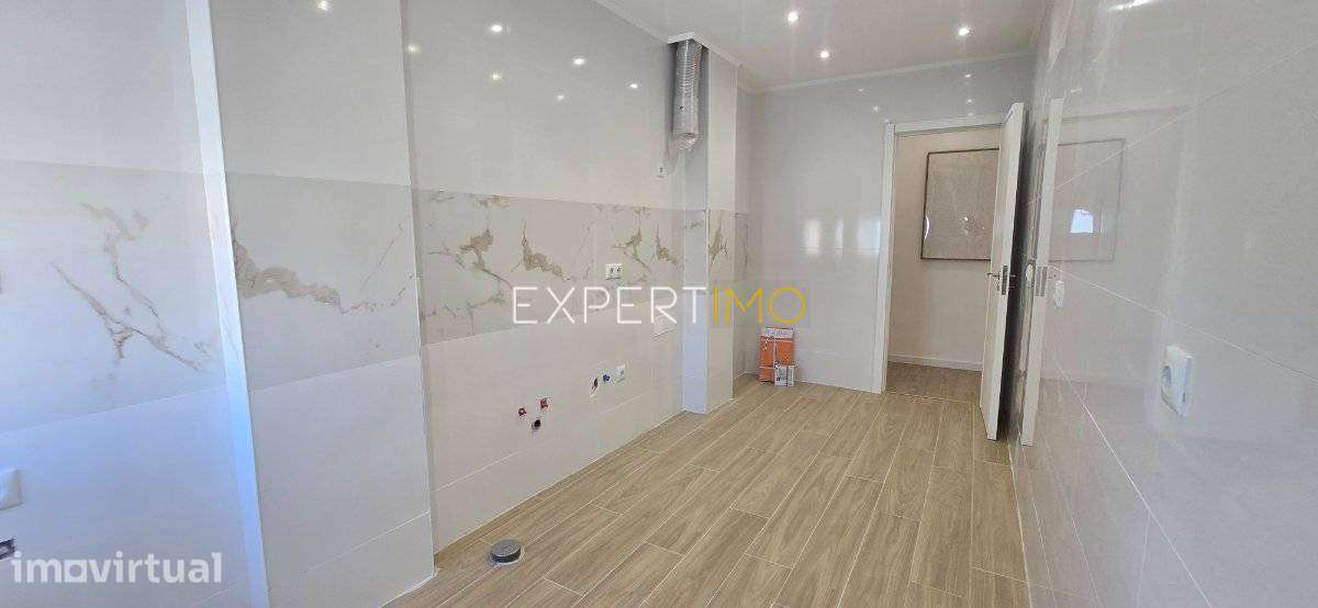Apartamento T1 Remodelado 1º andar - Grande imagem: 2/13