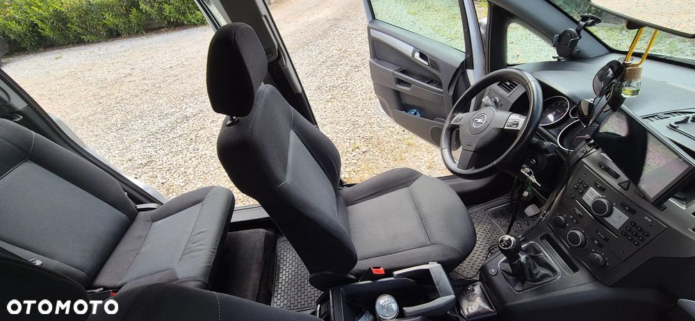 Opel Zafira 1.8 Sport - 11
