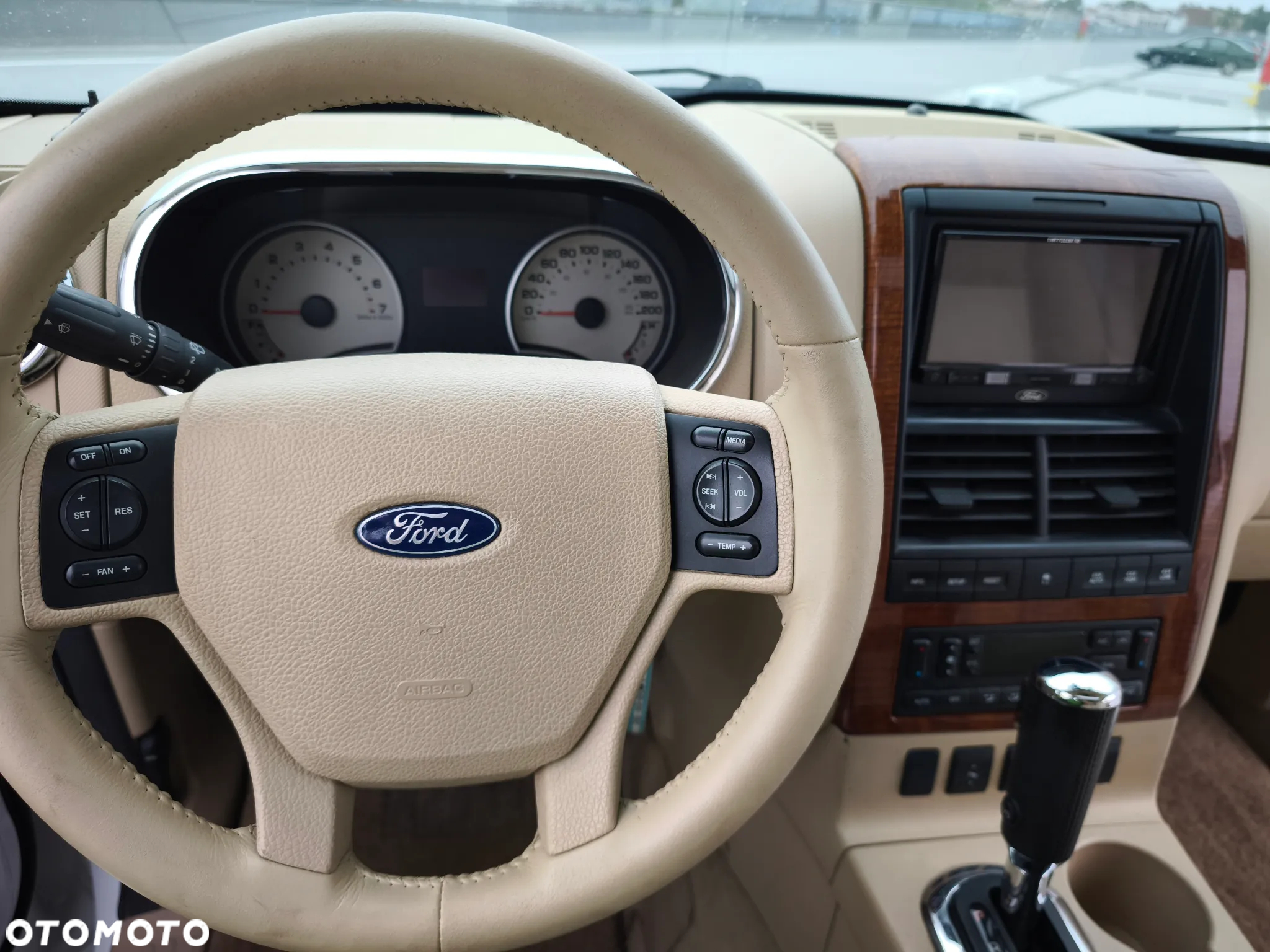 Ford Explorer 4.6 4WD - 27