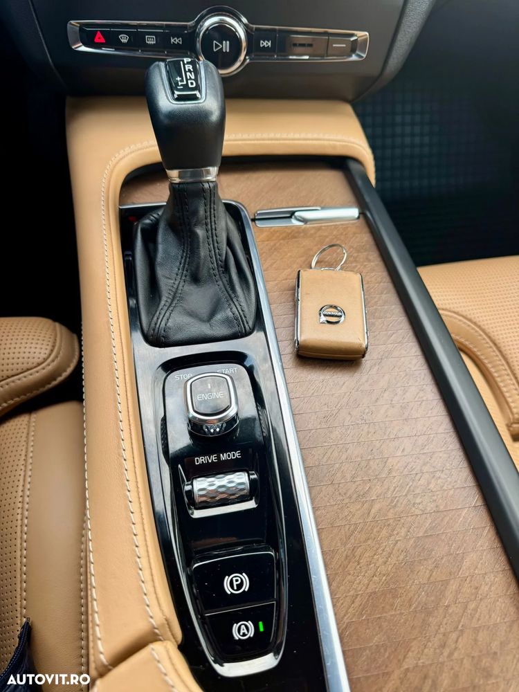 Volvo V90 D5 AWD Geartronic Momentum Pro - 25