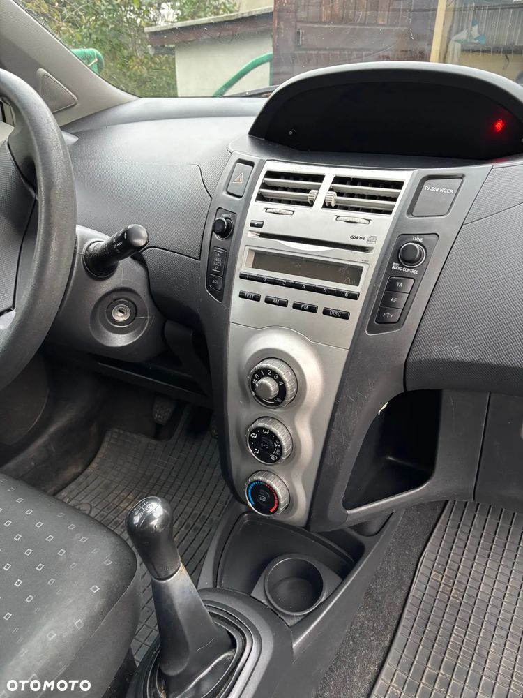Toyota Yaris - 6