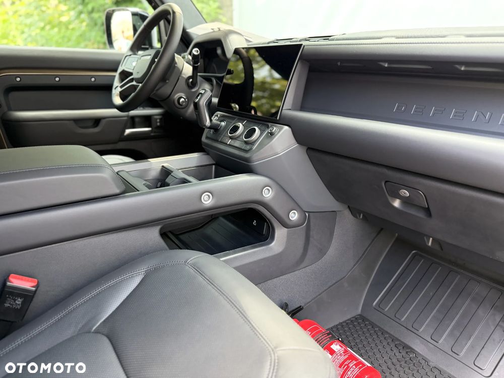 Land Rover Defender 110 D350 X-Dynamic HSE - 4