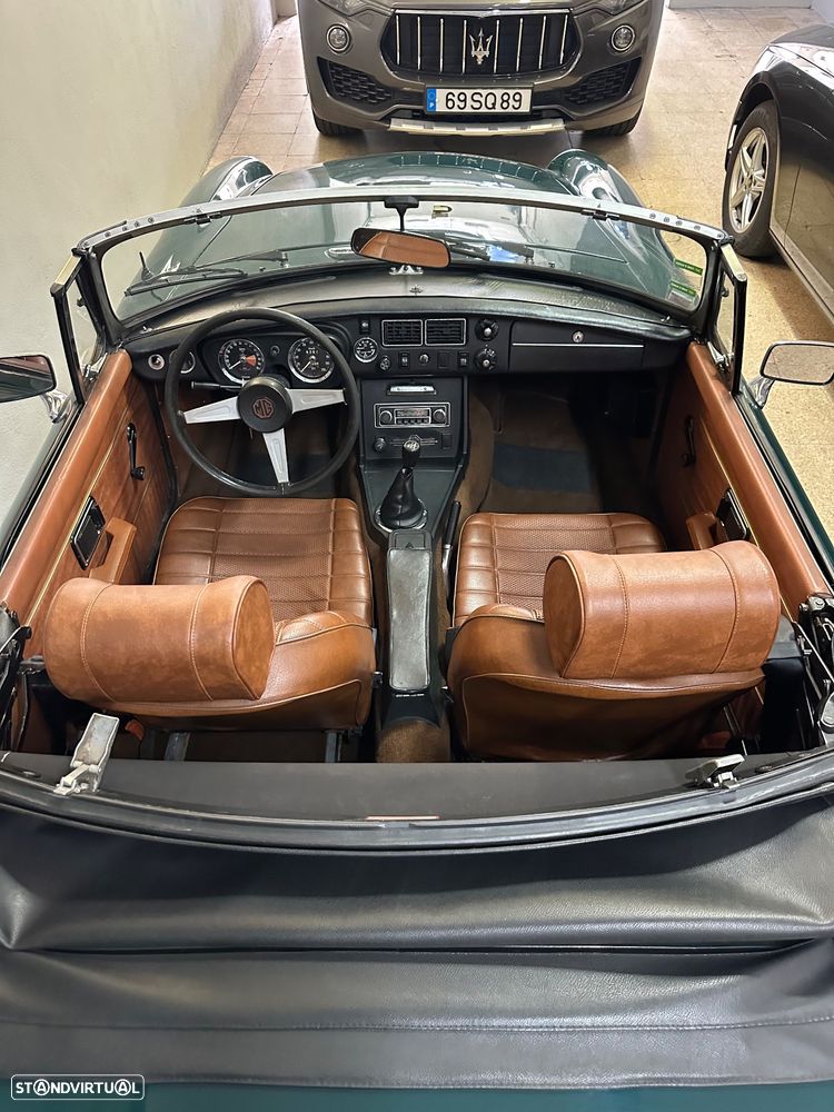 MG MGB - 13