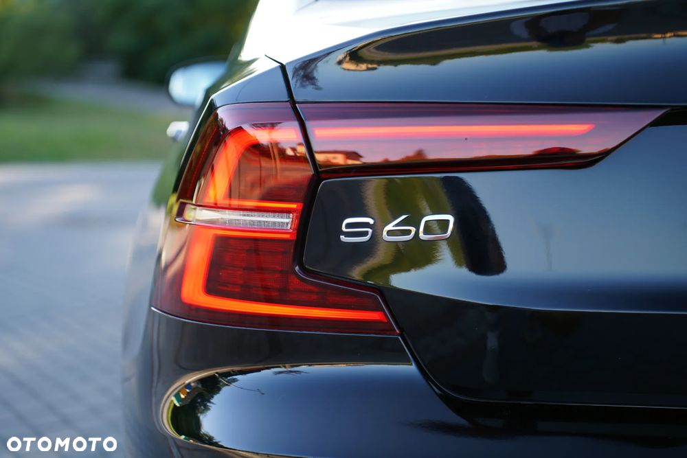 Volvo S60 T5 R-Design - 17