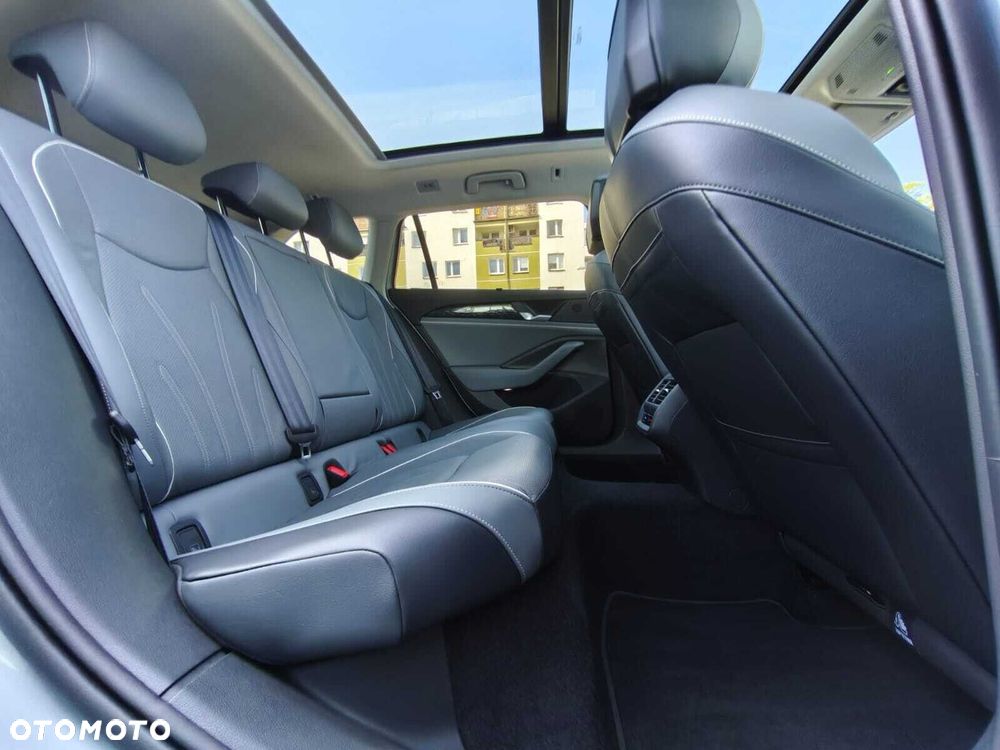 Volkswagen Passat Variant 2.0 TDI SCR Elegance DSG - 10