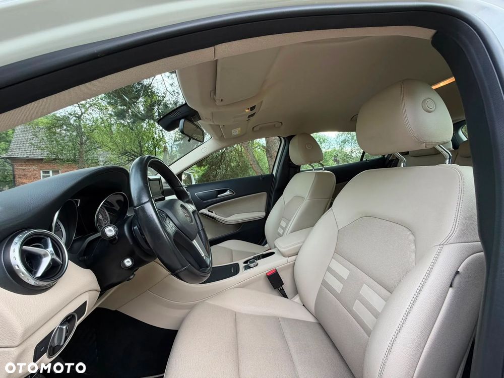 Mercedes-Benz GLA 200 7G-DCT Style - 17