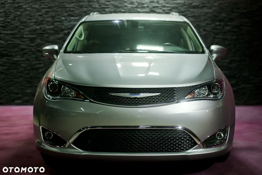 Chrysler Pacifica - 2