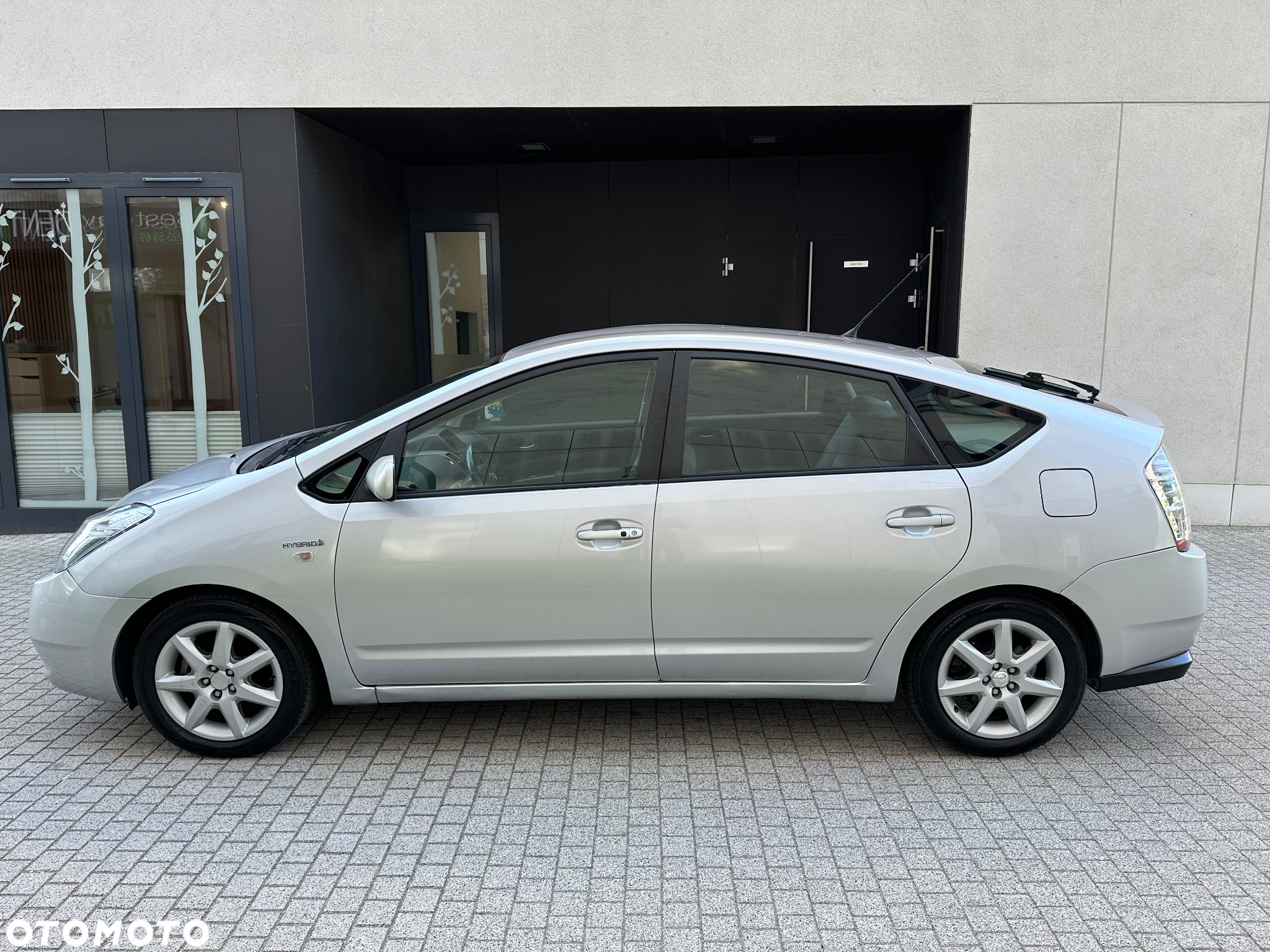 Toyota Prius (Hybrid) - 11