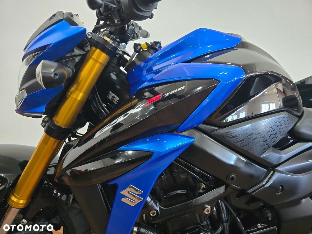 Suzuki GSX - 34