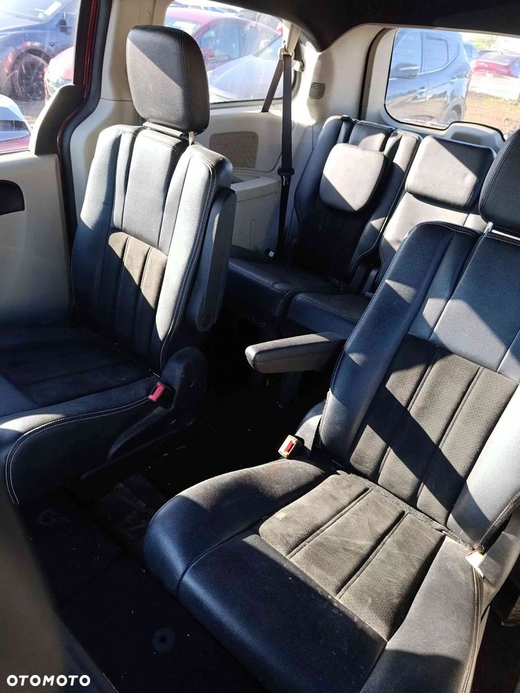 Dodge Grand Caravan - 28