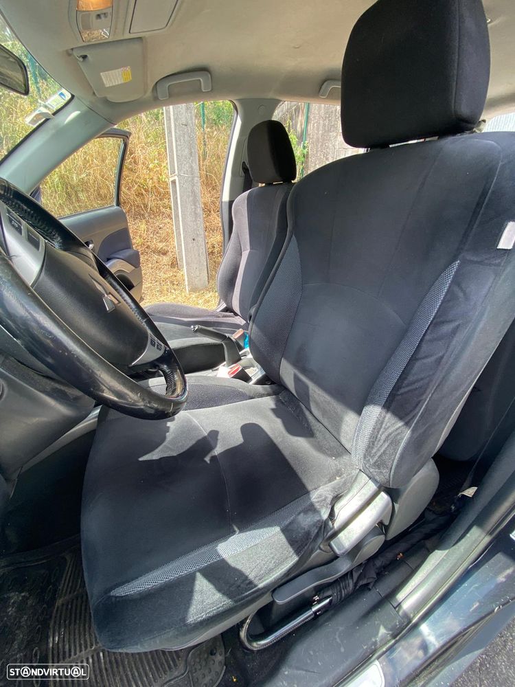 Mitsubishi Outlander 2.0 DI-D SW 4WD - 24