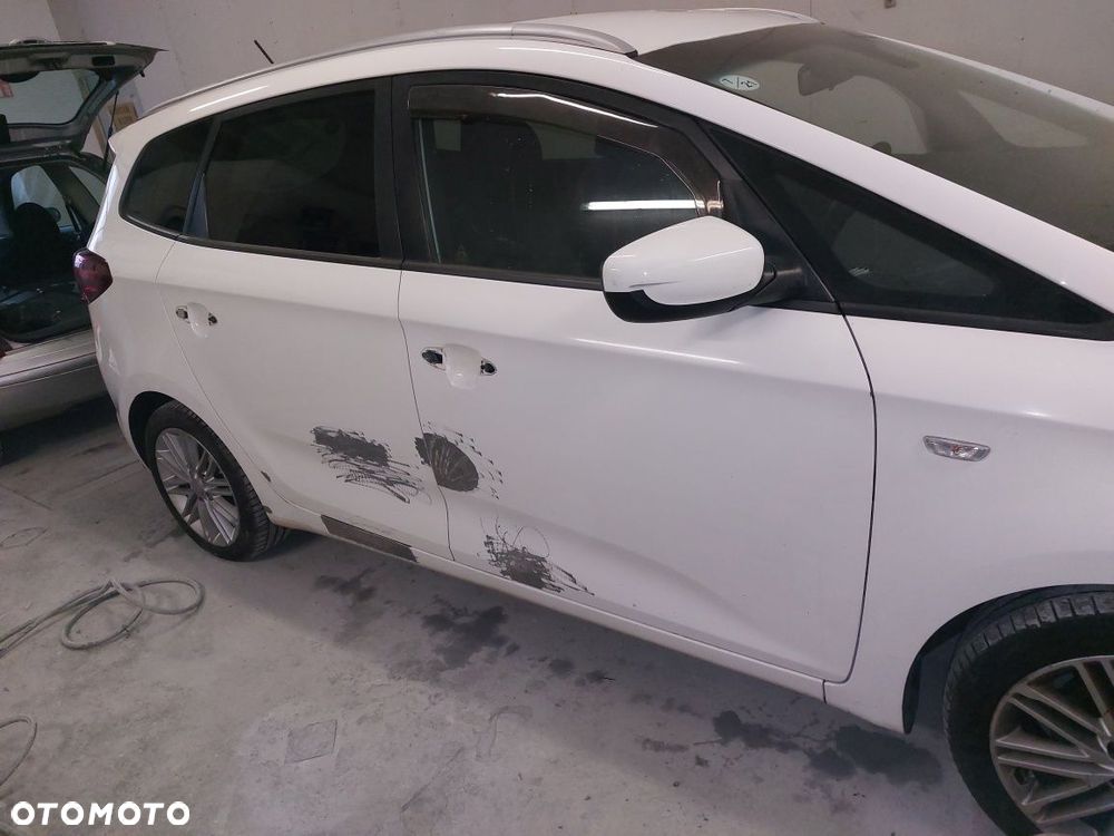 Kia Carens 1.7 CRDi 115 Dream-Team Edition - 16
