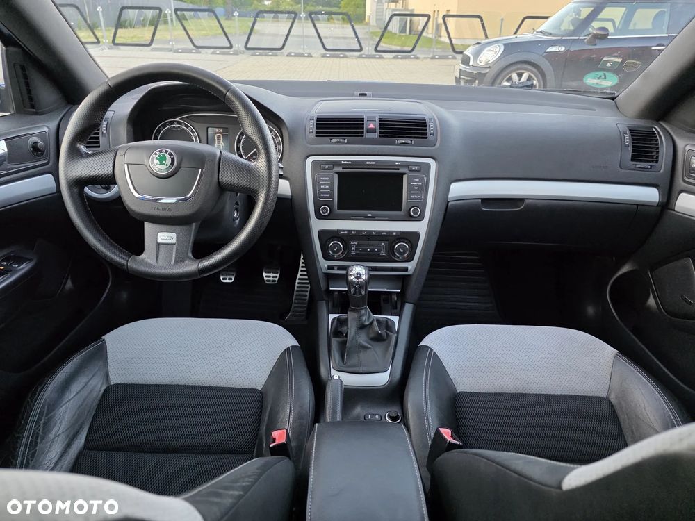 Skoda Octavia 2.0 TDI CR DPF RS - 17