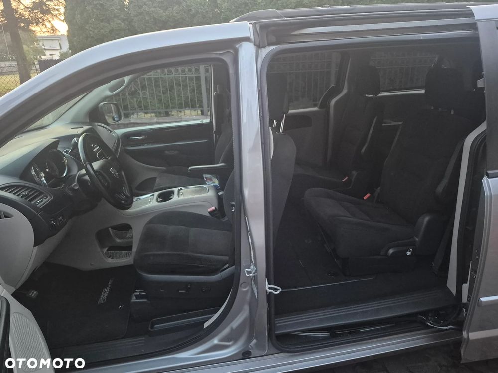 Dodge Grand Caravan - 25
