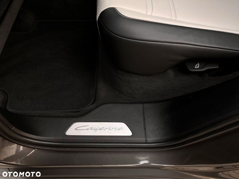 Porsche Cayenne - 28