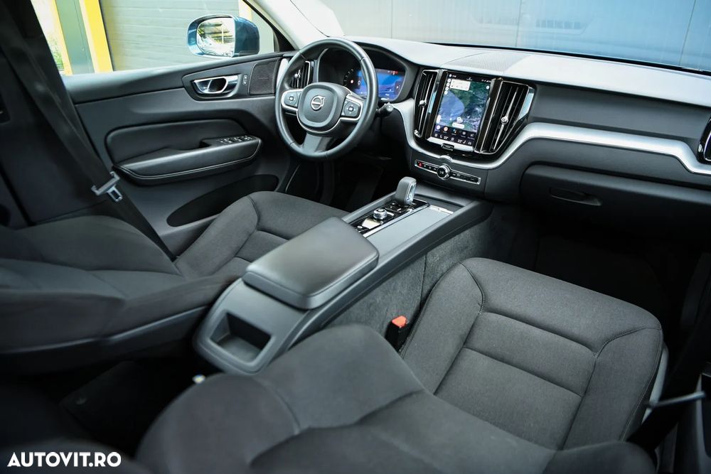 Volvo XC 60 B4 MHEV AT8 FWD Momentum - 14