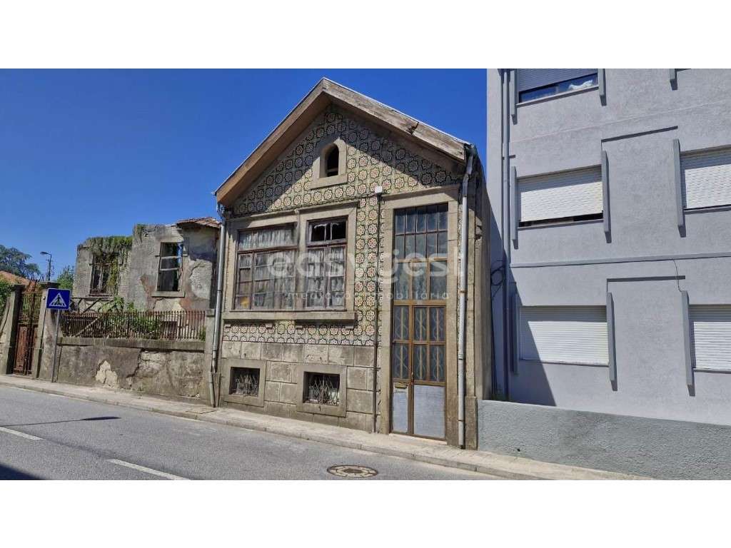 Terreno de 2 frentes com Moradia para restaurar a 900m do Hospital SJ - Grande imagem: 3/8