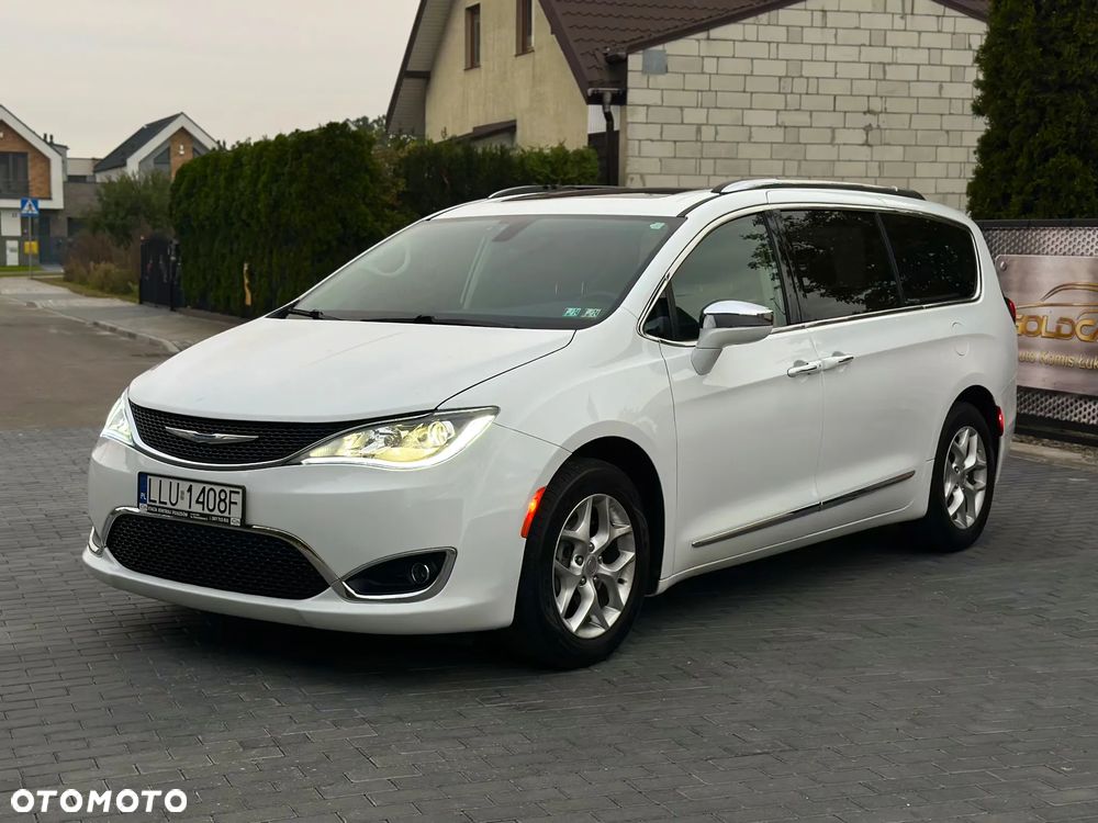 Chrysler Pacifica - 1