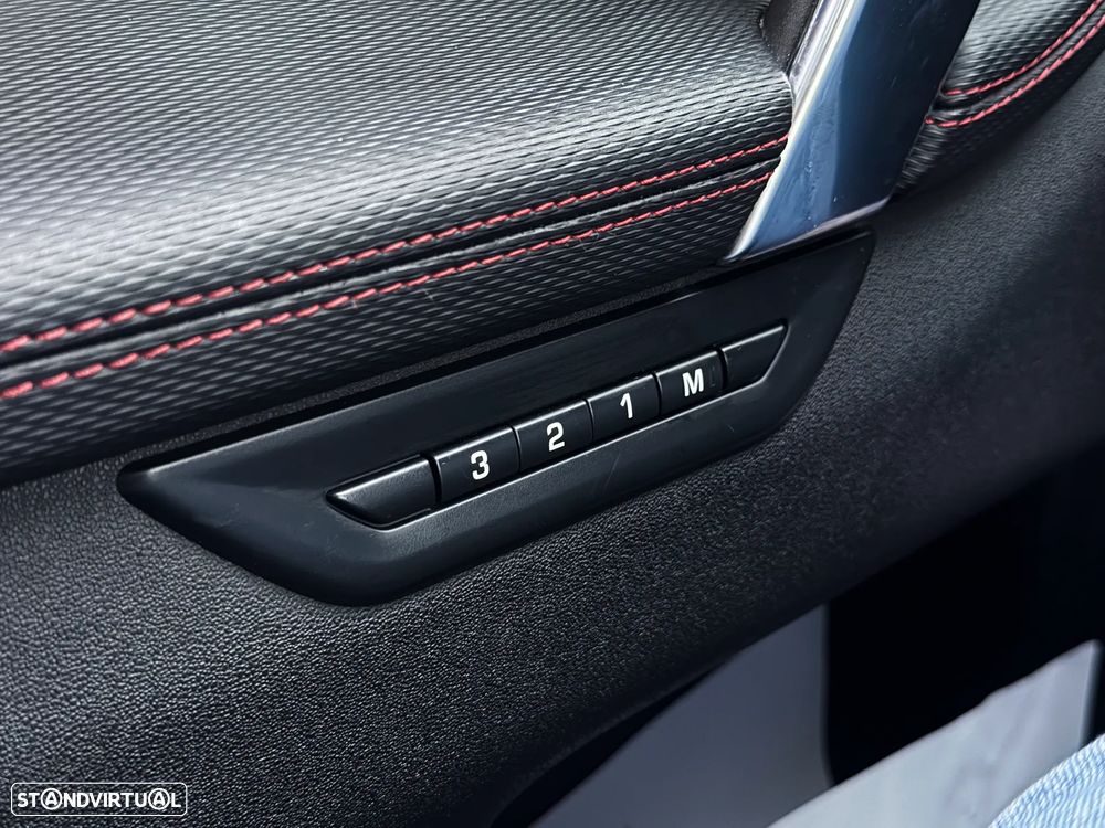 Land Rover Discovery Sport 1.5 I3 P300e AWD R-Dynamic SE - 18