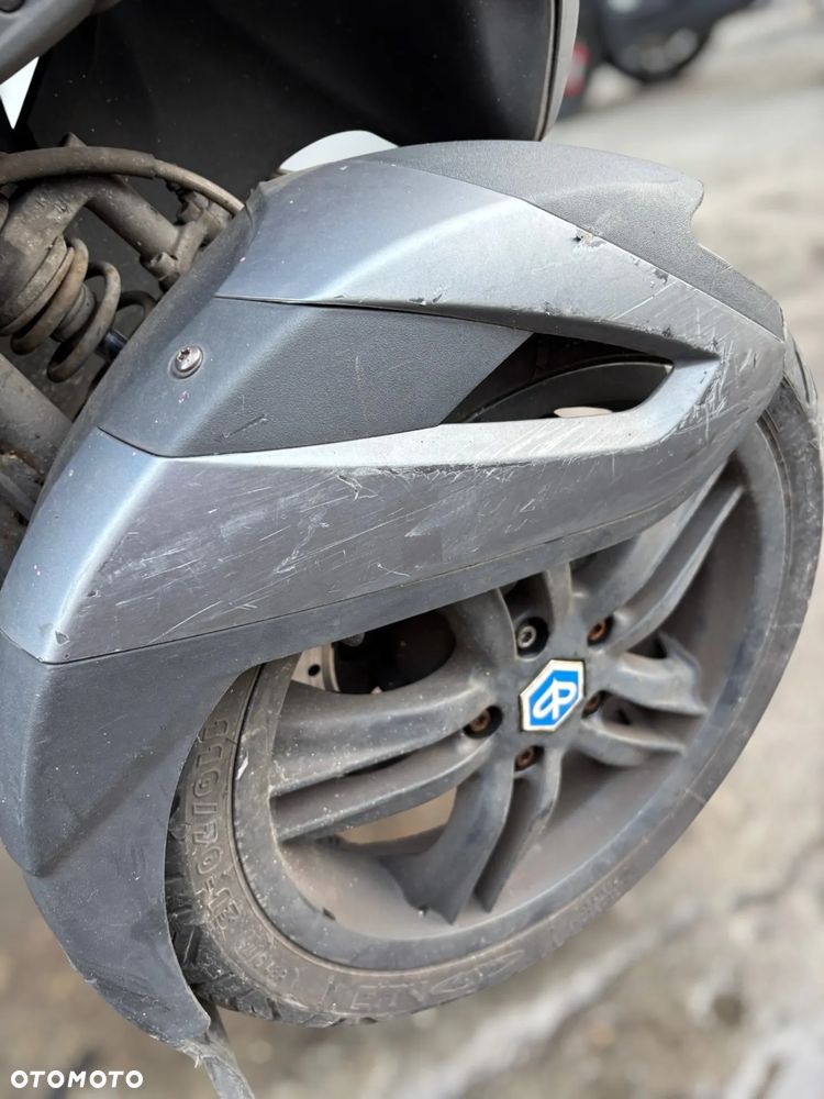 Piaggio MP-3 - 9