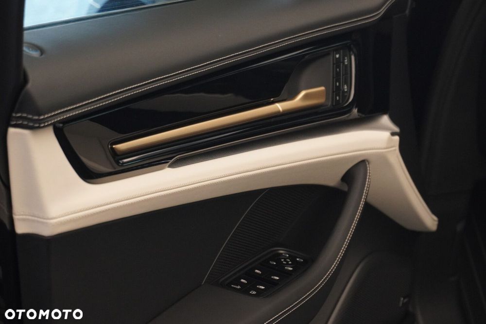 Porsche Panamera - 12