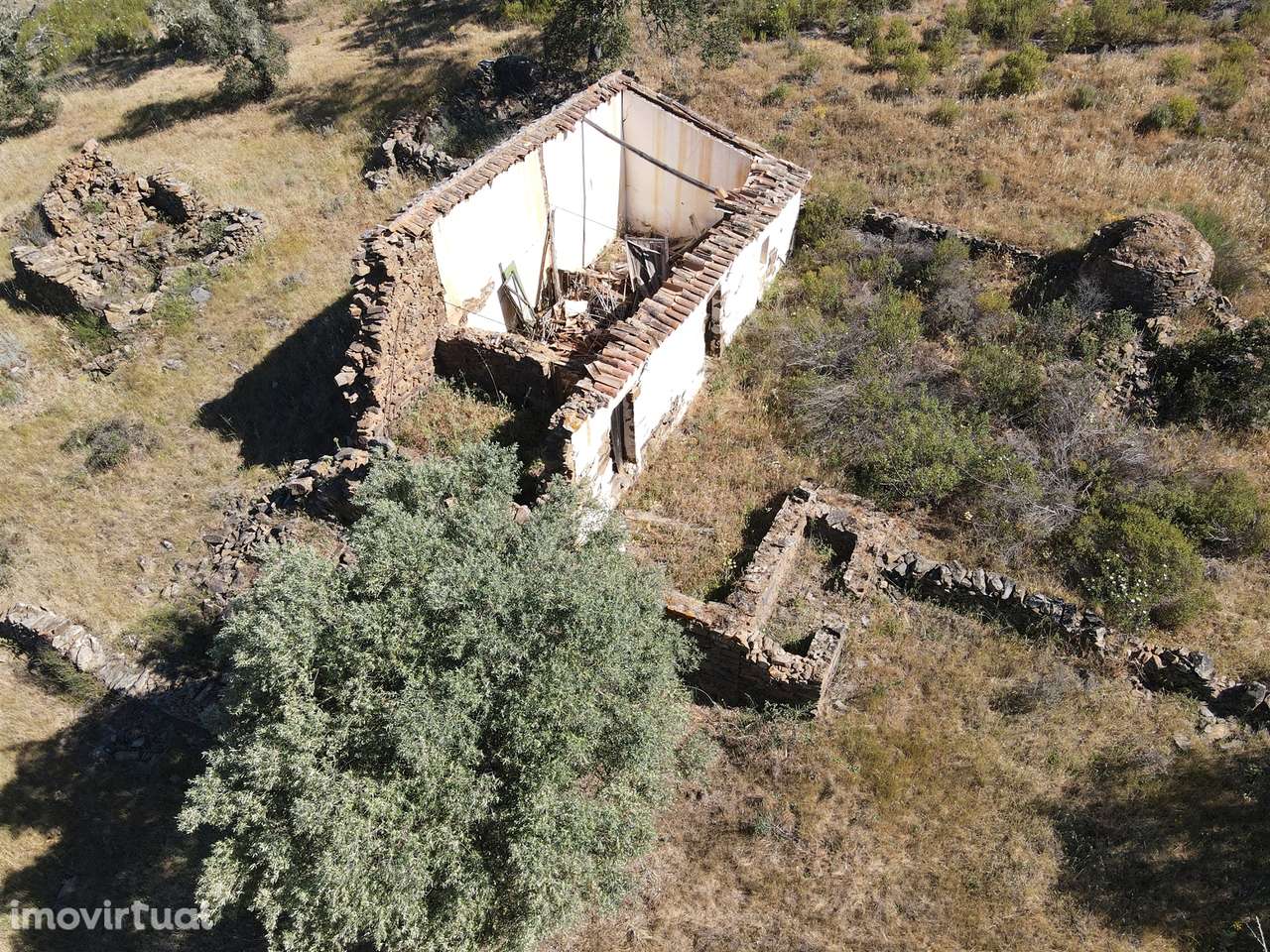 Moradia para Restaurar T2 Venda em Ameixial,Loulé - Grande imagem: 2/17