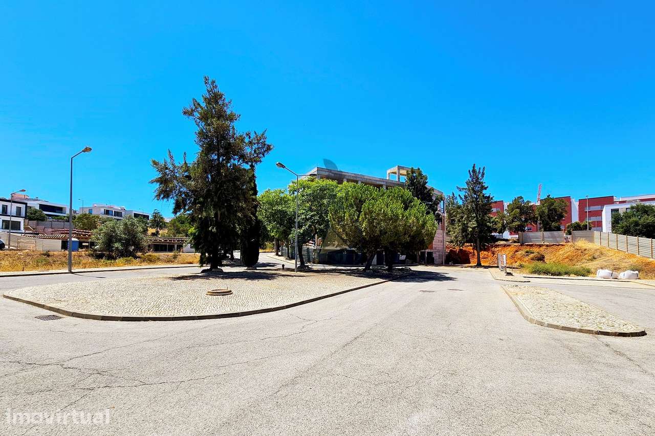 Loja, de 172m²,  com Esplanada e casa de banho, localizado na Urbaniza - Grande imagem: 2/23