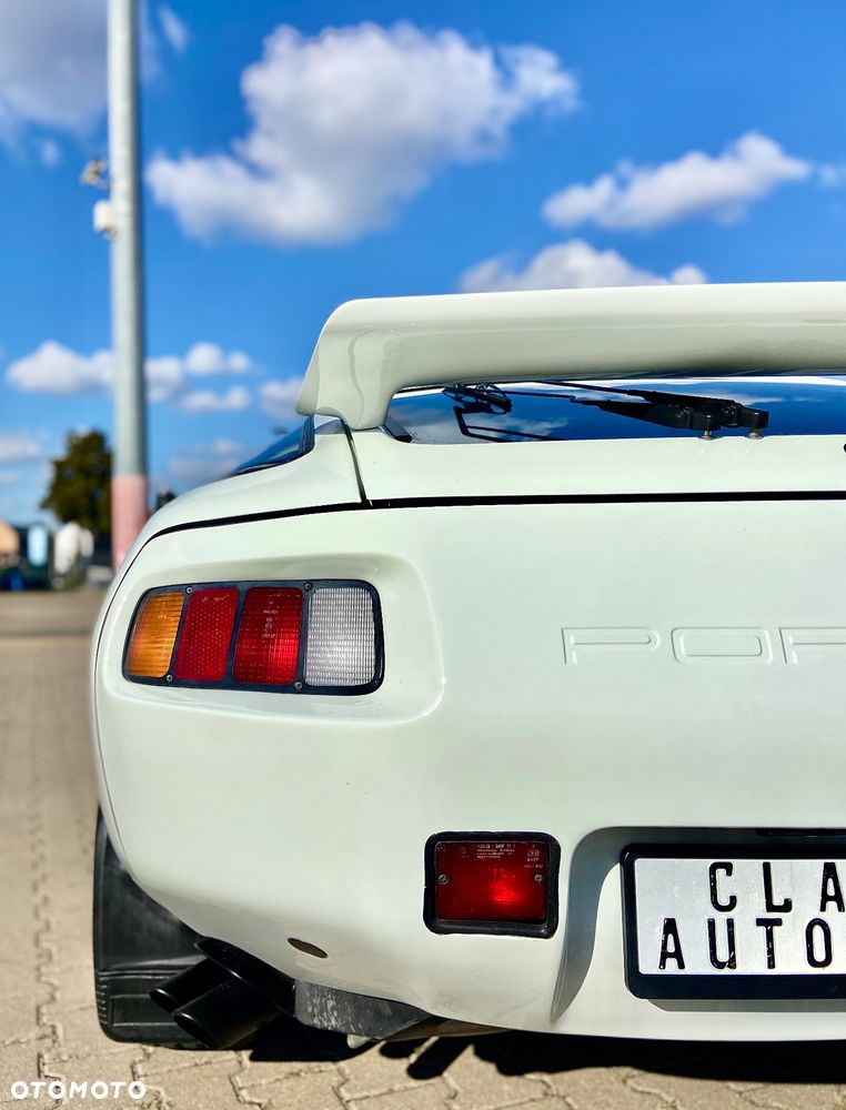Porsche 928 - 12