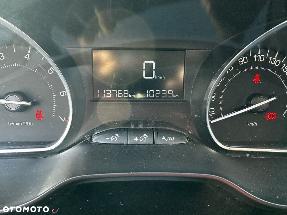 Peugeot 208 1.2 VTi Allure - 25
