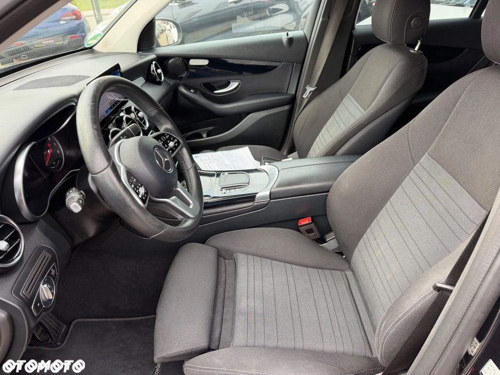 Mercedes-Benz GLC 300 e 4-Matic - 29