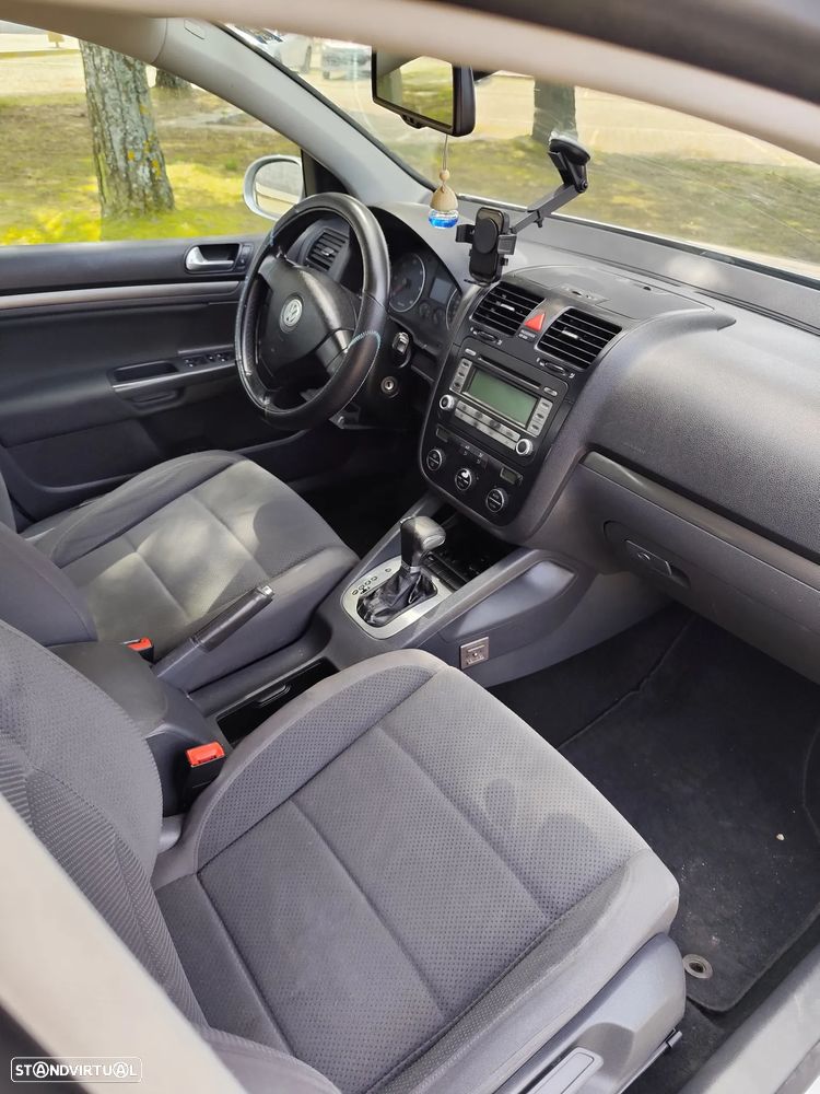 VW Golf 1.9 TDi Confortline DSG - 26