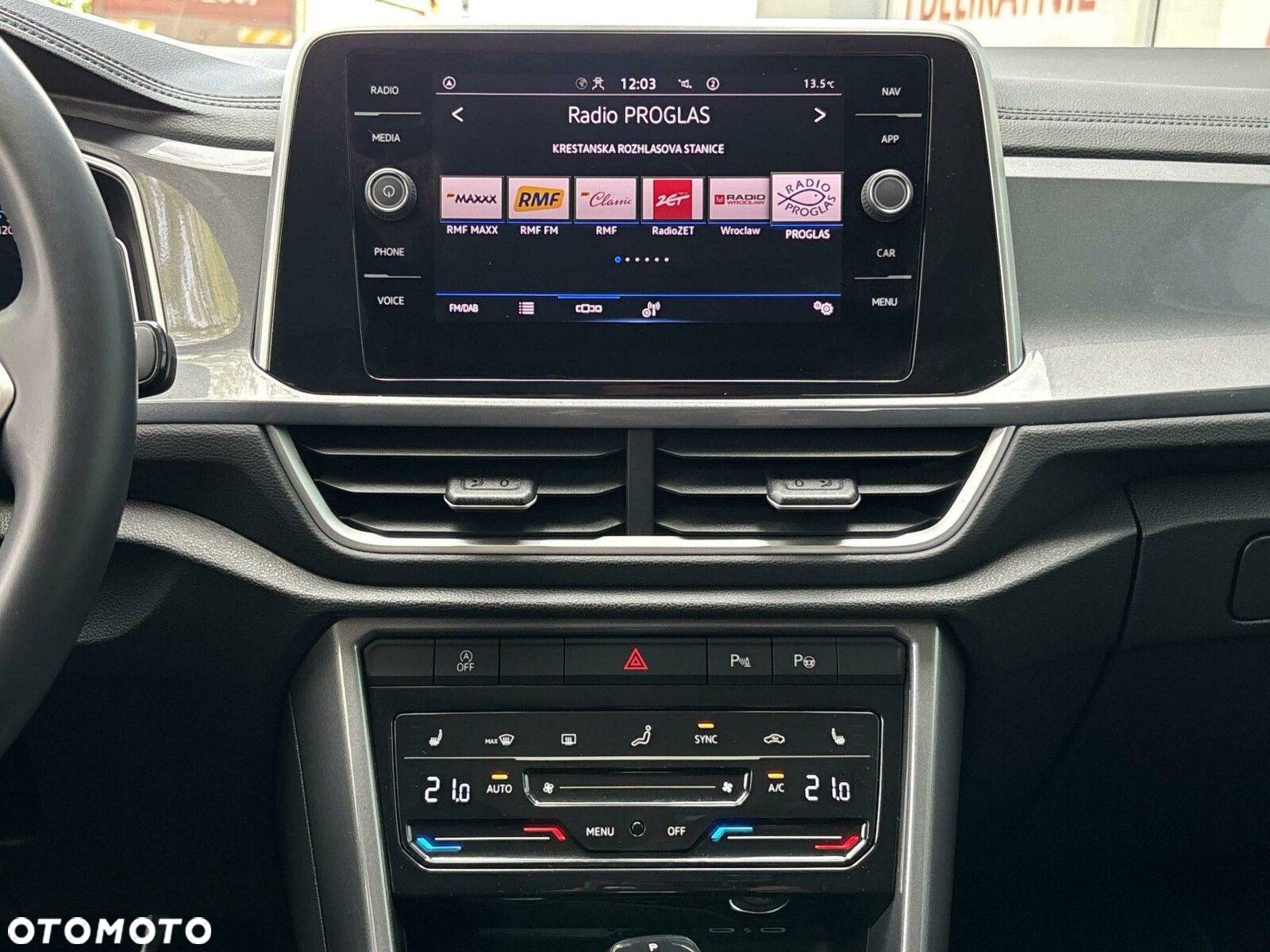 Volkswagen T-Roc - 16