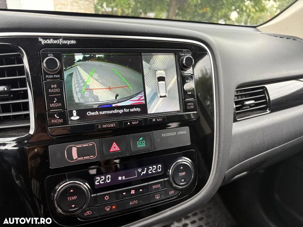Mitsubishi Outlander 2.0 4WD Plug-In Hybrid Plus - 7