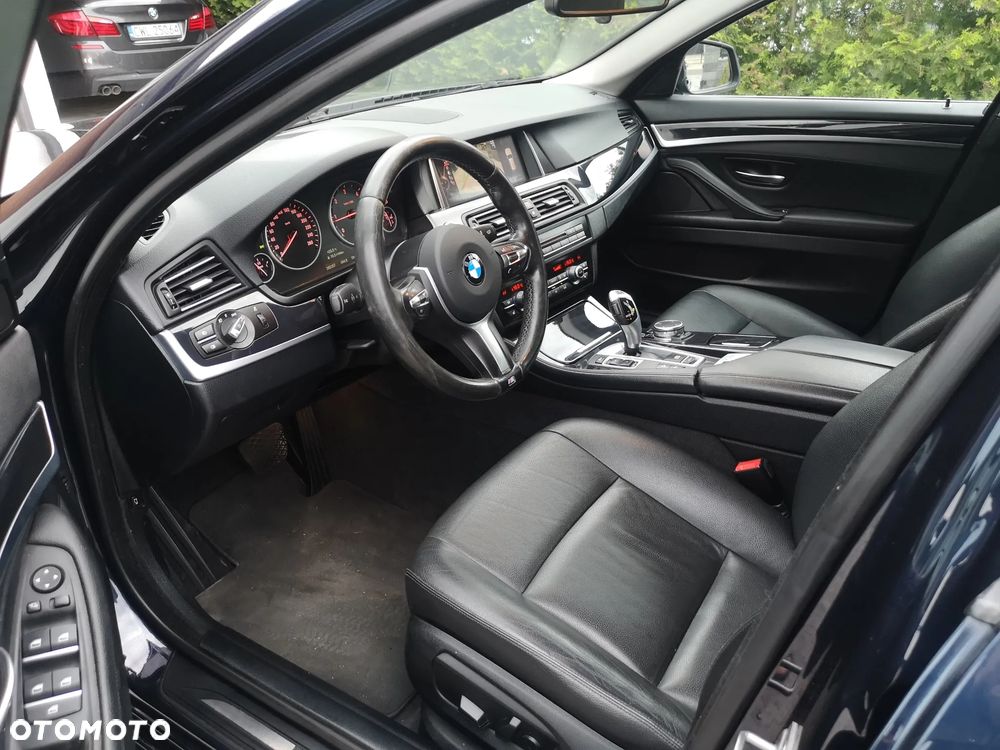 BMW Seria 5 525d xDrive - 13