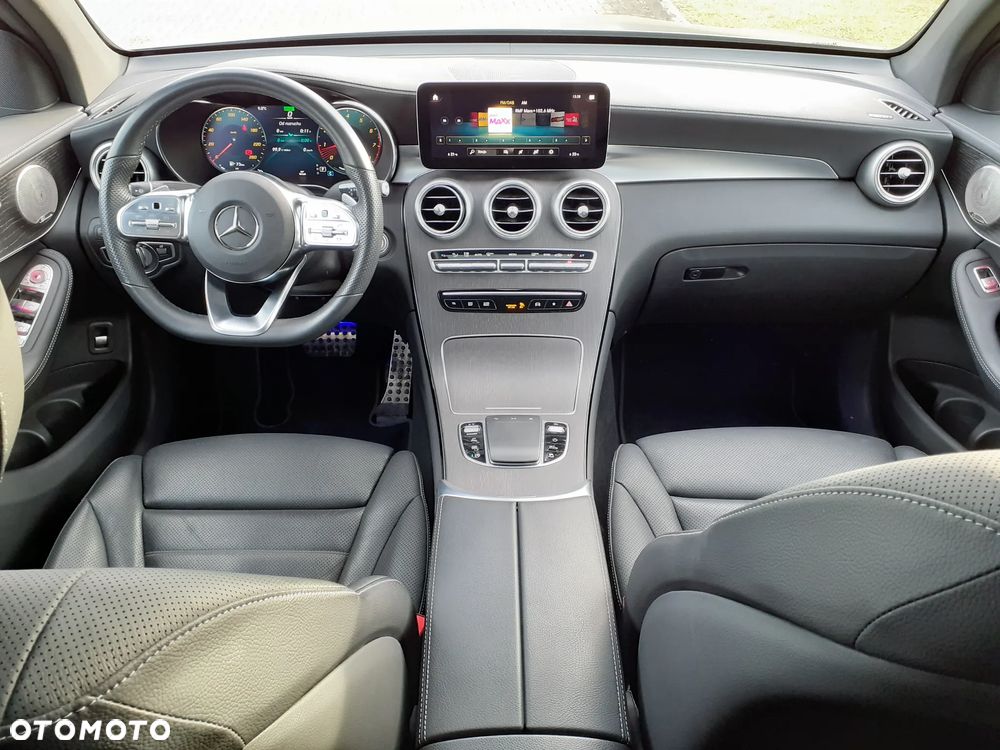 Mercedes-Benz GLC 200 4Matic 9G-TRONIC AMG Line Plus - 24