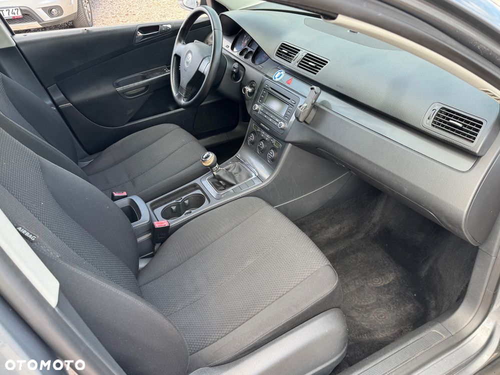 Volkswagen Passat - 4