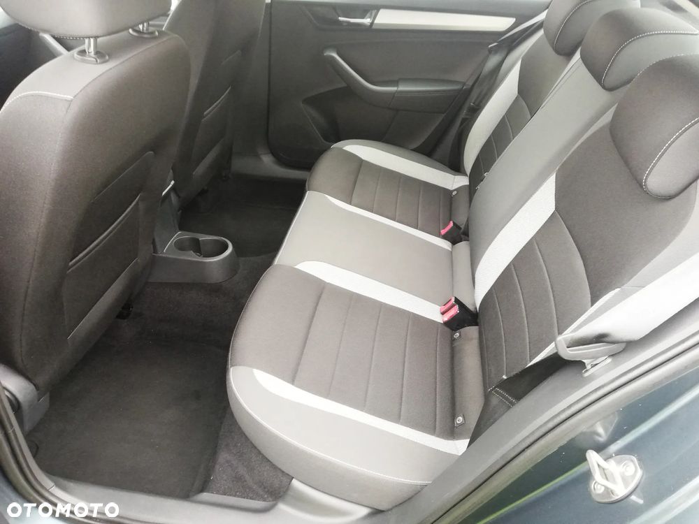 Skoda RAPID 1.4 TSI Ambition DSG - 12