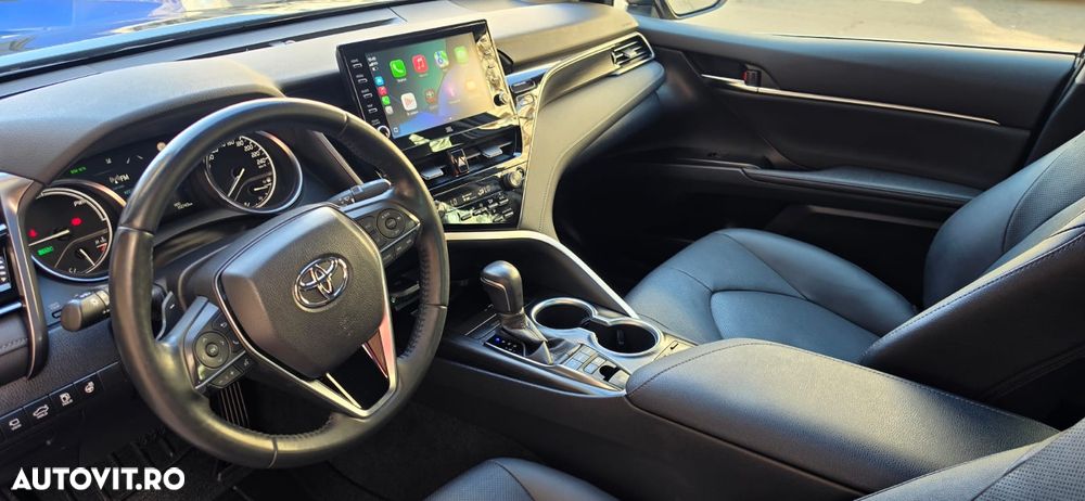 Toyota Camry Luxury - 6