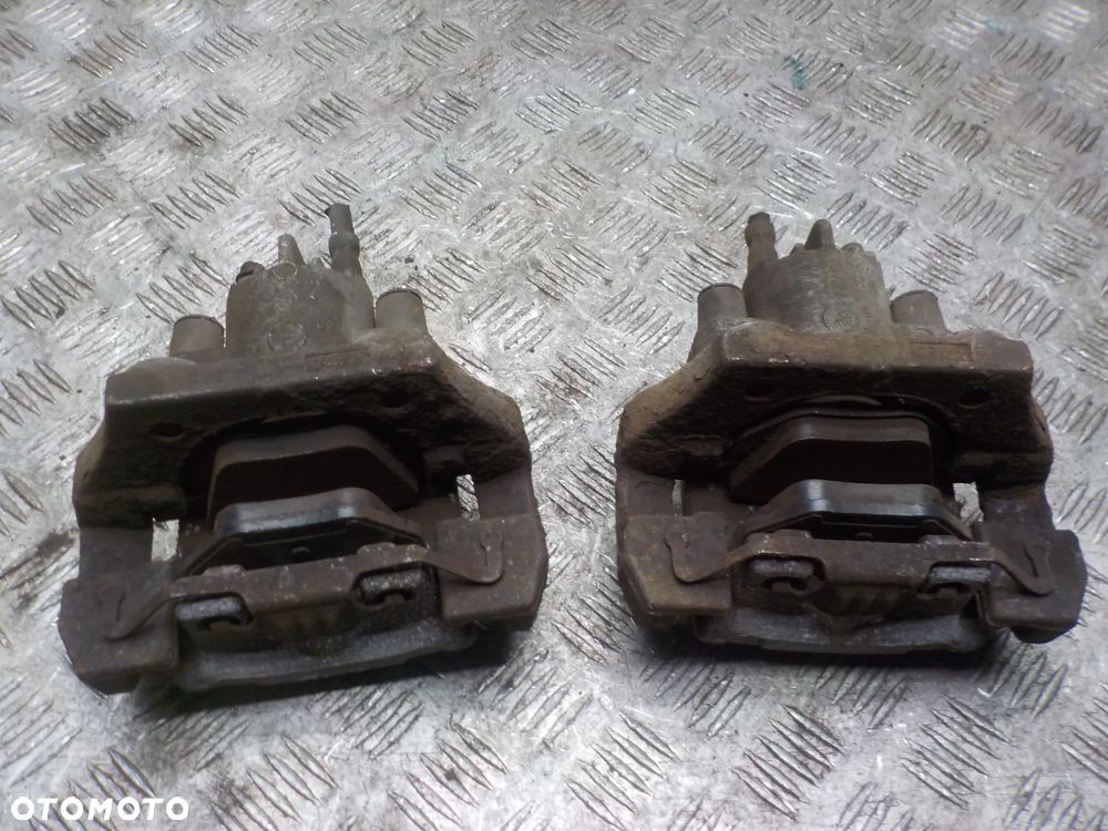 BMW E60 ZACISK PRAWY LUB LEWY TYŁ TYLNI - 2